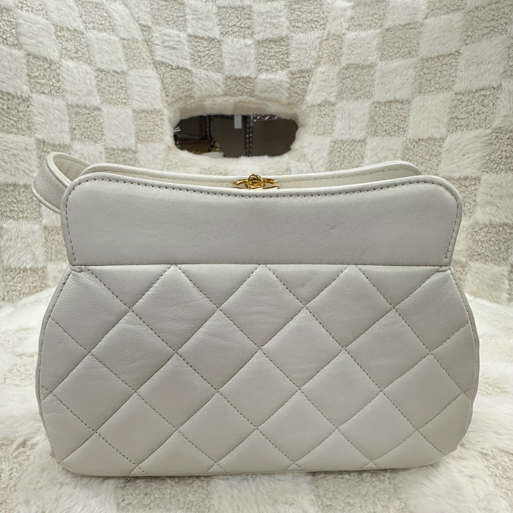 CHANEL Ivory Quilted Shoulder Bag - Picture 6 of 10